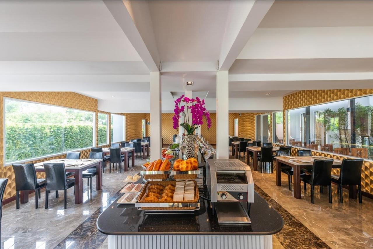 فندق Napheera Royal Tel Ban Khlong Bang Krathiam المظهر الخارجي الصورة